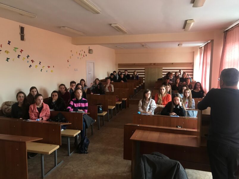 В Івано-Франківську студенти прослухали лекцію Валерія Іванова щодо стандартів журналістики